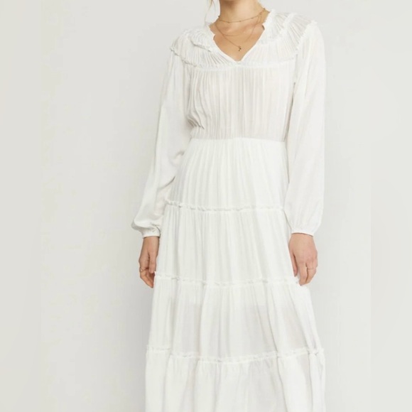 Lime Lush Dresses & Skirts - Elegant White Long Sleeve Tiered Dress